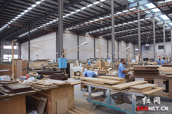 全房木制品工厂定制化 个性家装打通生产“流水线”|工业园|工厂